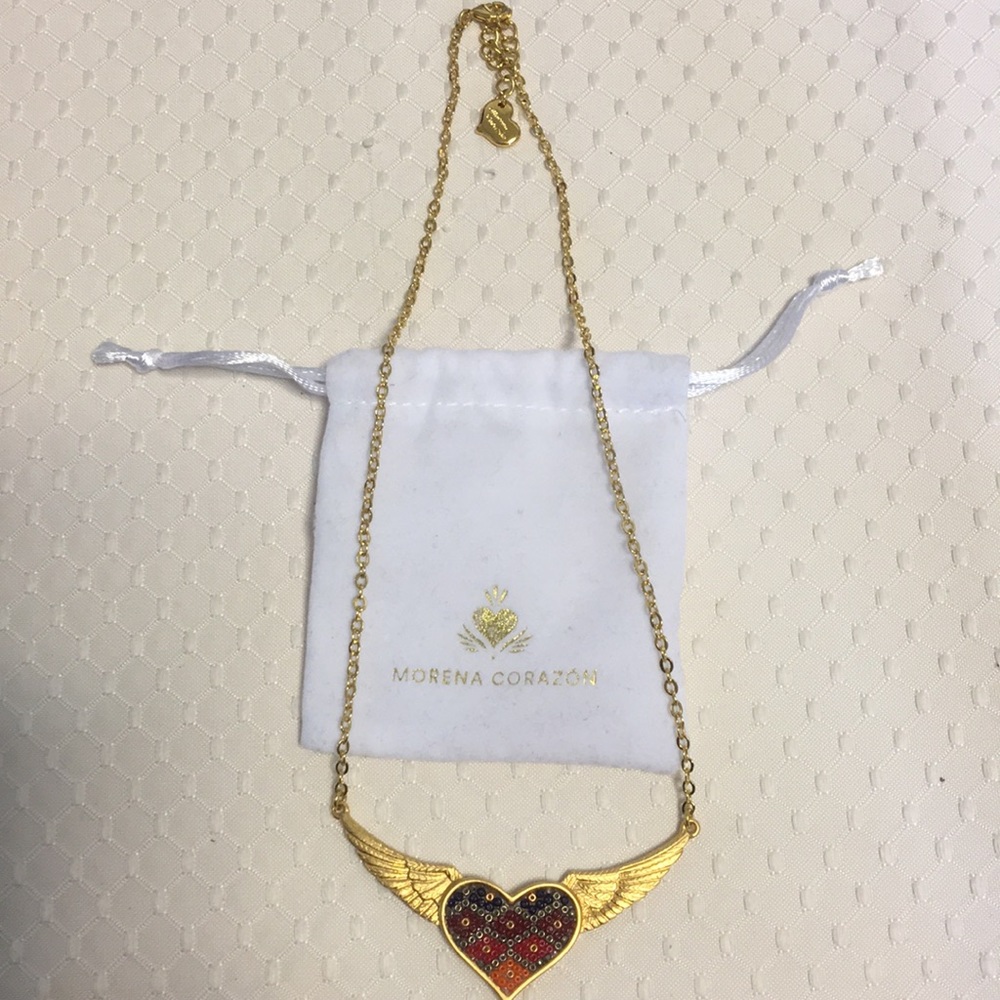 Morena corazón 18k gp heart & wings necklace